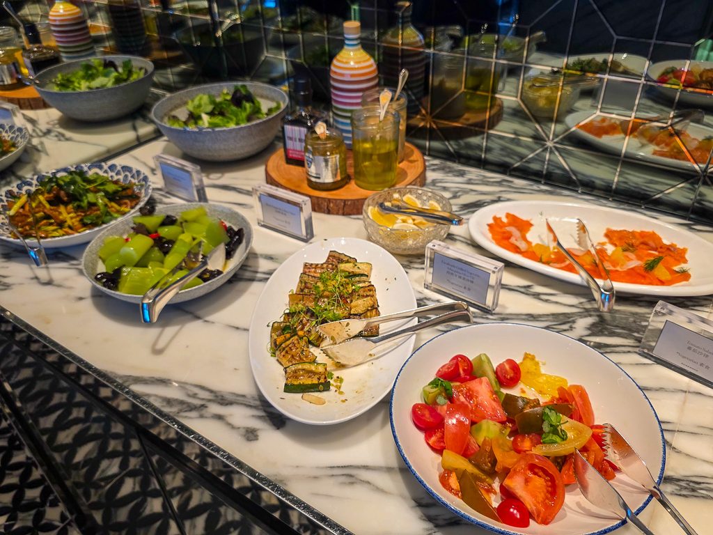 Rosewood Hong KongのManor Clubの朝食サラダ