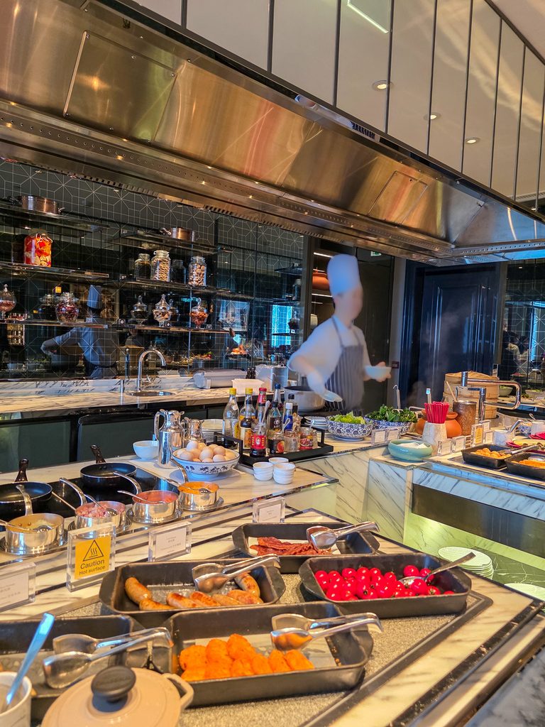Rosewood Hong KongのManor Clubの朝食調理台
