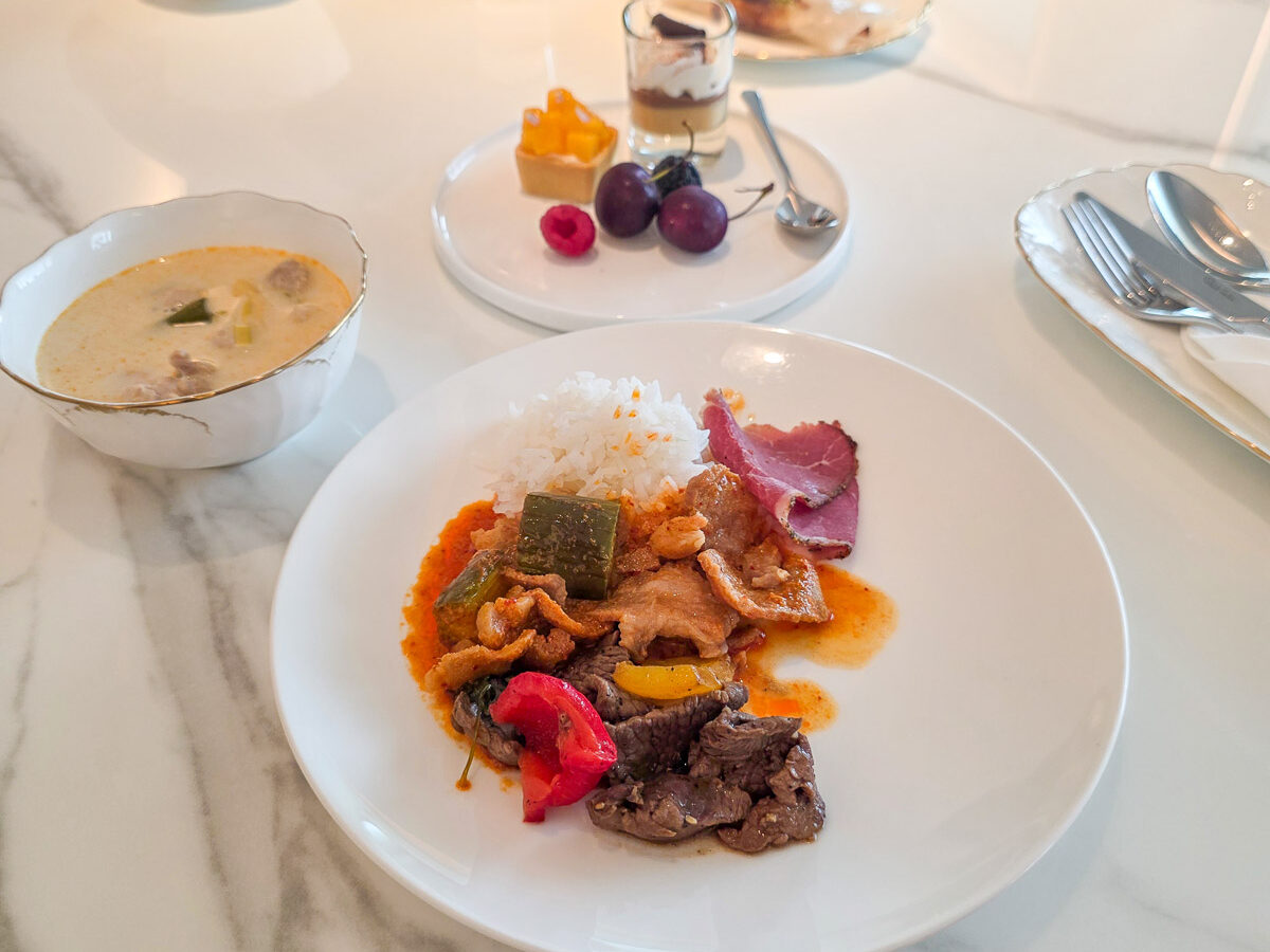 リッツカールトンバンコクのクラブラウンジダイニングエリア(軽食ランチ)