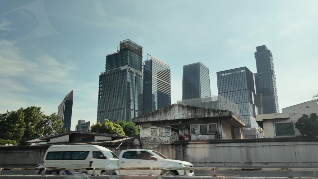 trip.comで手配したタクシーからみたOne Bangkok