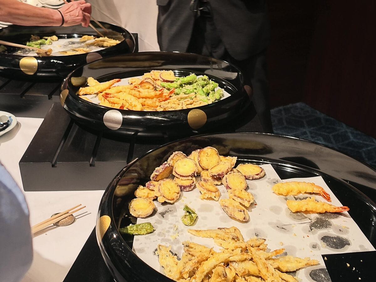 琵琶湖ホテル夕食会場「瑠璃」ビュッフェ