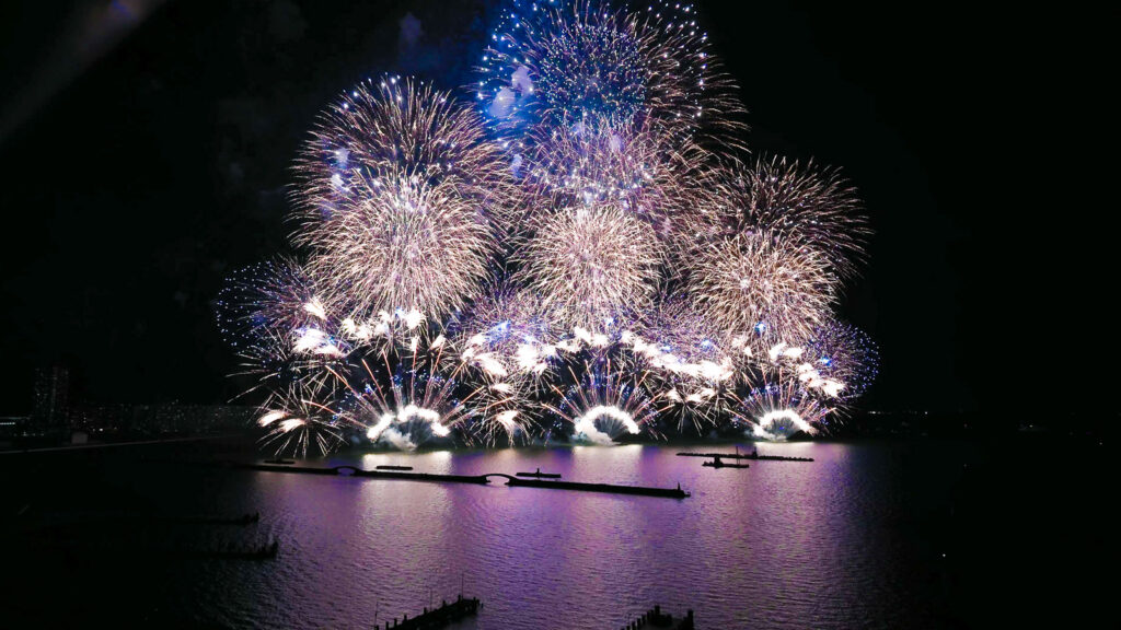 琵琶湖ホテル客室から見たびわ湖大花火大会