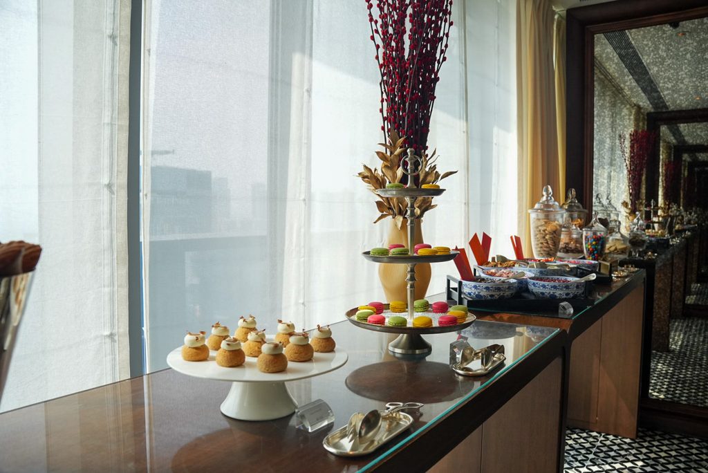 Rosewood Hong KongのManor Clubのアフタヌーンティーのスイーツ
