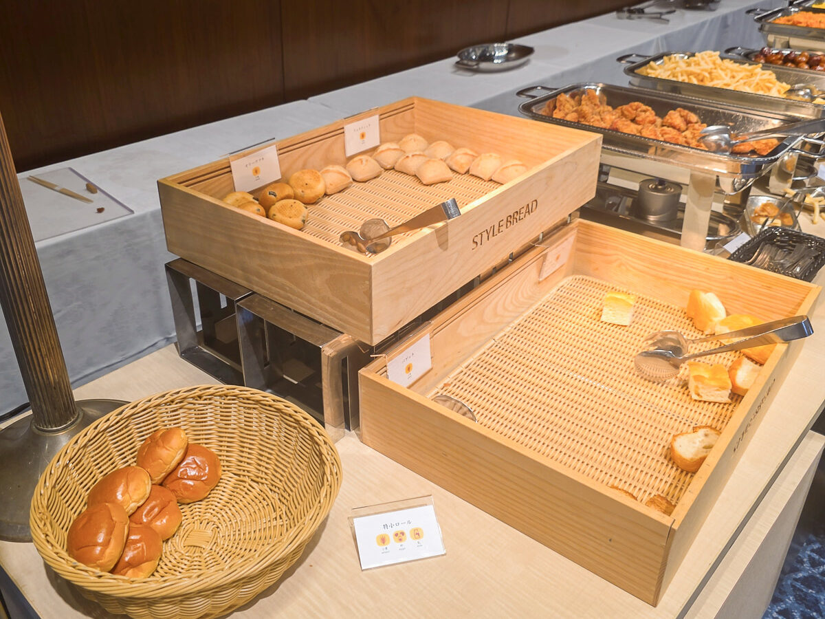 琵琶湖ホテル夕食会場「瑠璃」ビュッフェ