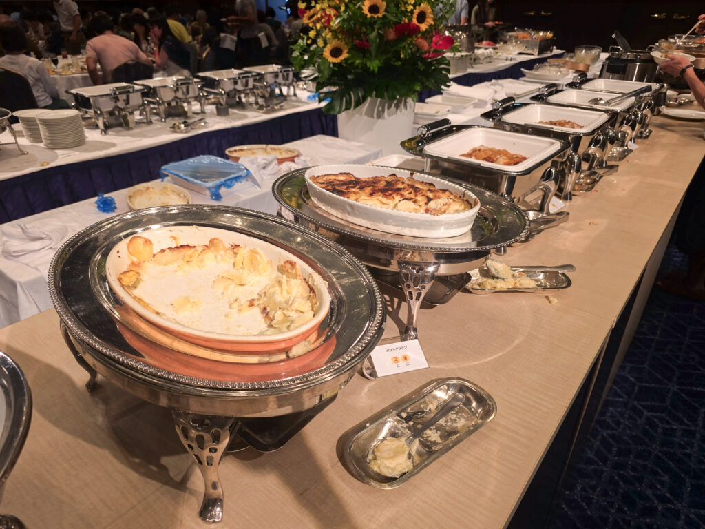 琵琶湖ホテル夕食会場「瑠璃」ビュッフェ