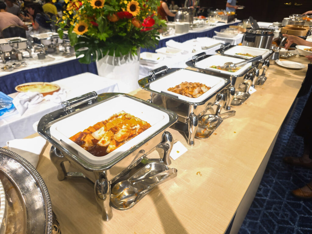 琵琶湖ホテル夕食会場「瑠璃」ビュッフェ