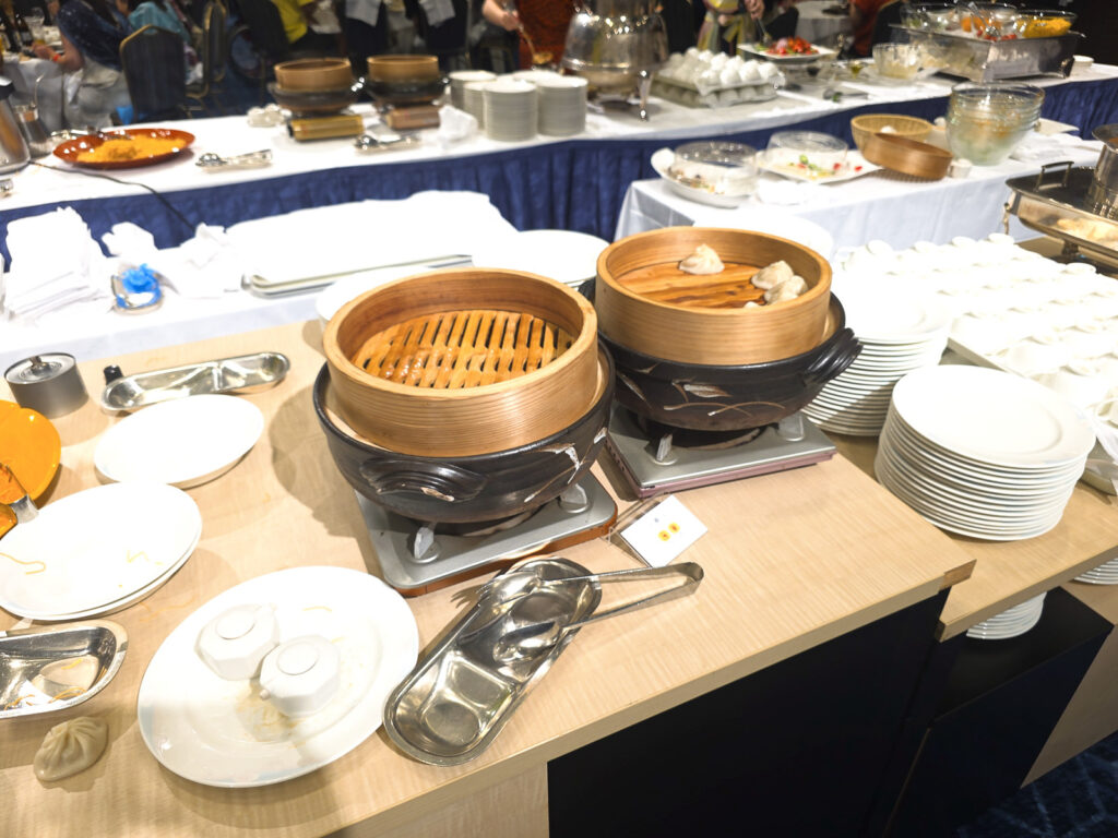 琵琶湖ホテル夕食会場「瑠璃」ビュッフェ