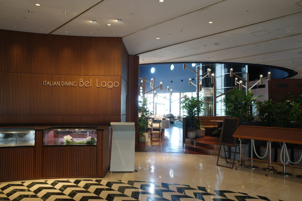 琵琶湖ホテルロビーエントランス