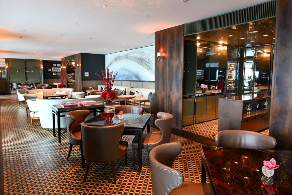 ワインルームが見えるRosewood Hong Kong Manor Club