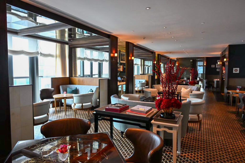 ダイニングルーム入口から見たRosewood Hong Kong Manor Clubの全景